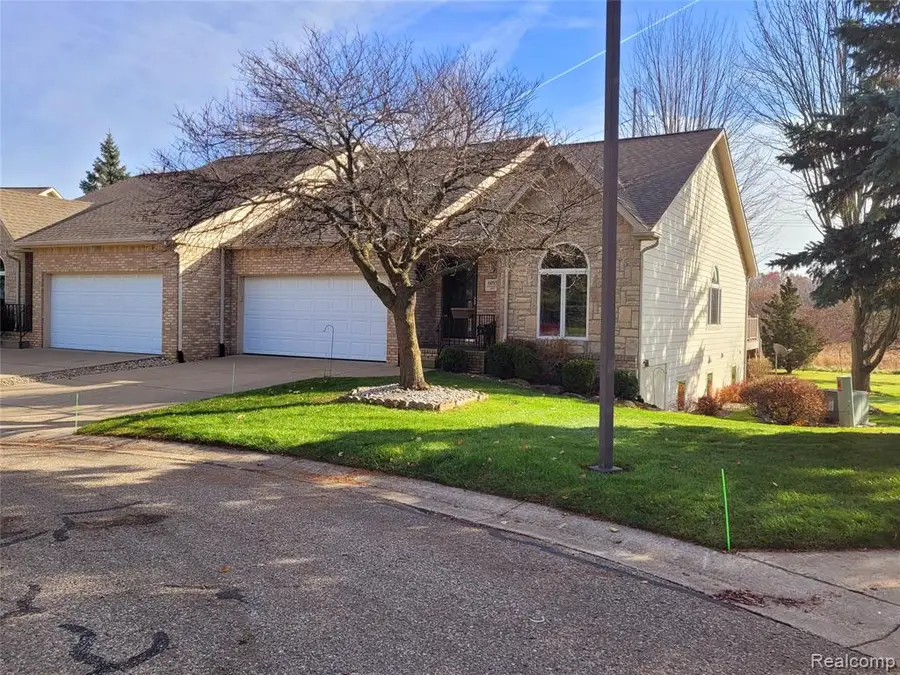 6095 Steeplechase, Grand Blanc, MI  - Image #2