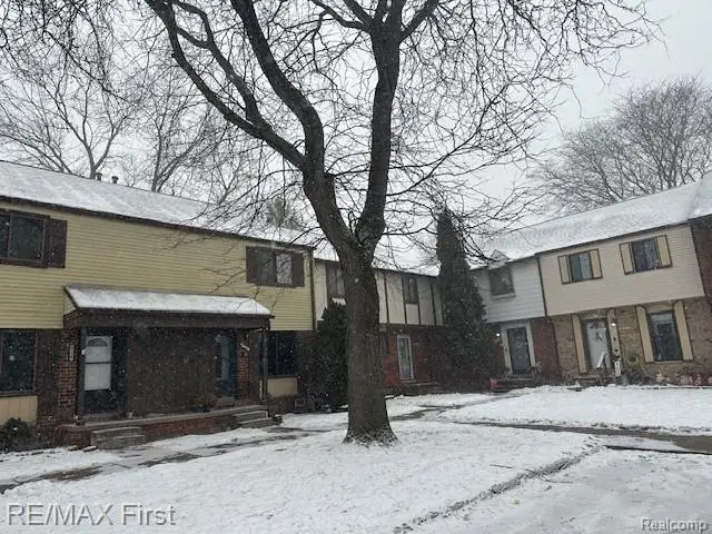 8524 Hickory, Sterling Heights, MI  - Image #3