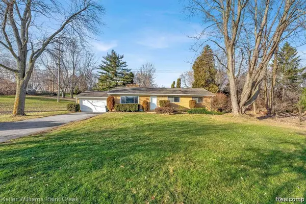 2330 Walton, Rochester Hills, MI 