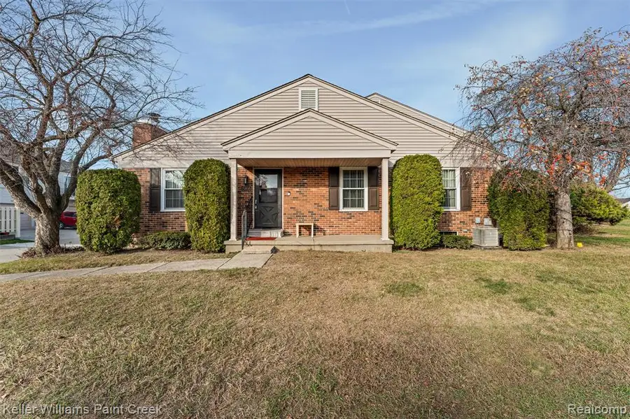 15895 Cambridge, Clinton Township, MI  - Image #2