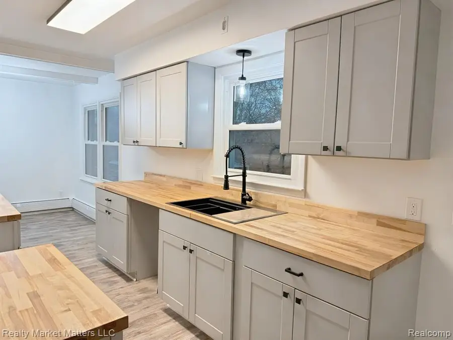 2142 Farnsworth, Lapeer, MI  - Image #2