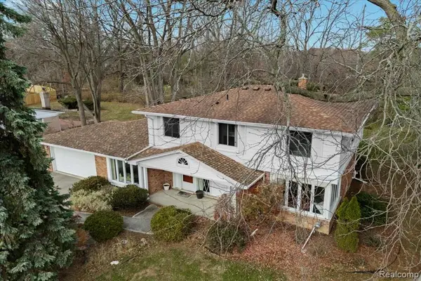 3092 Woodland Ridge, West Bloomfield, MI 