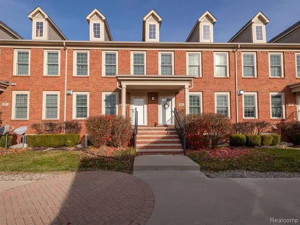 655 Vinewood, Wyandotte, MI 