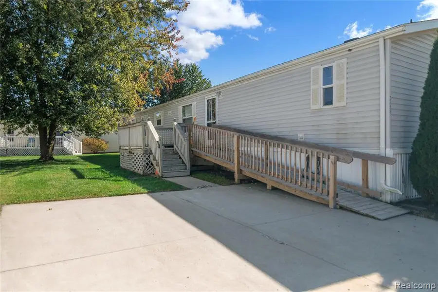 23467 Manor Road North, New Boston, MI 48164 - Image #2