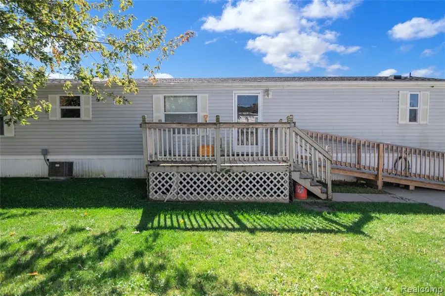 23467 Manor Road North, New Boston, MI 48164 - Image #3