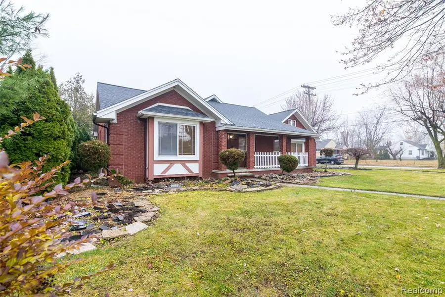 30000 Oakgrove, Saint Clair Shores, MI 48082 - #2