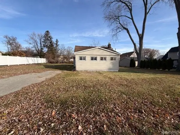 120 Pickford, Novi, MI 48377
