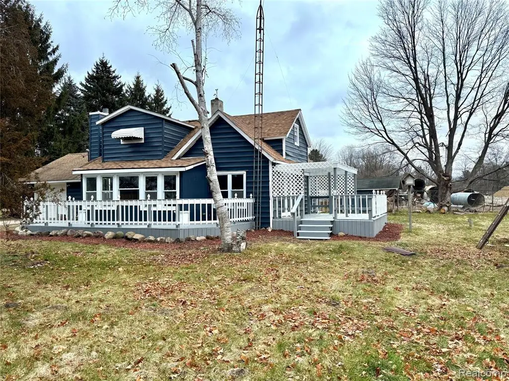 618 N 1st, Chesaning, MI 48616 - #1