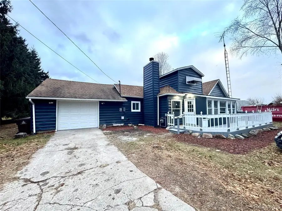 618 N 1st, Chesaning, MI 48616 - #2