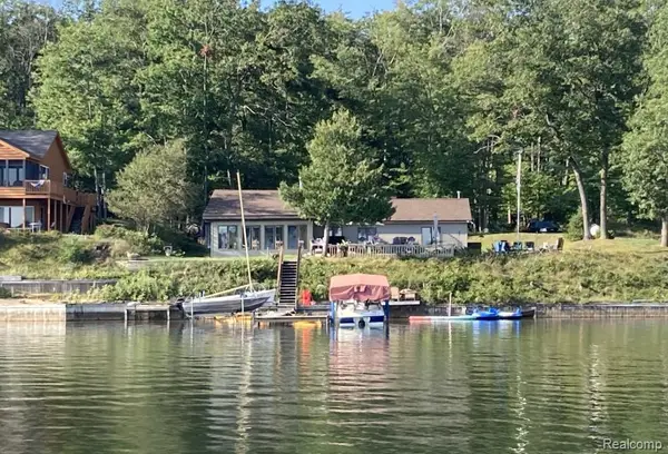 9321 W Oak, Lake City, MI 49651