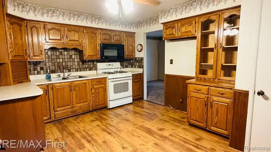 25653 Palomino, Warren, MI  - Image #2