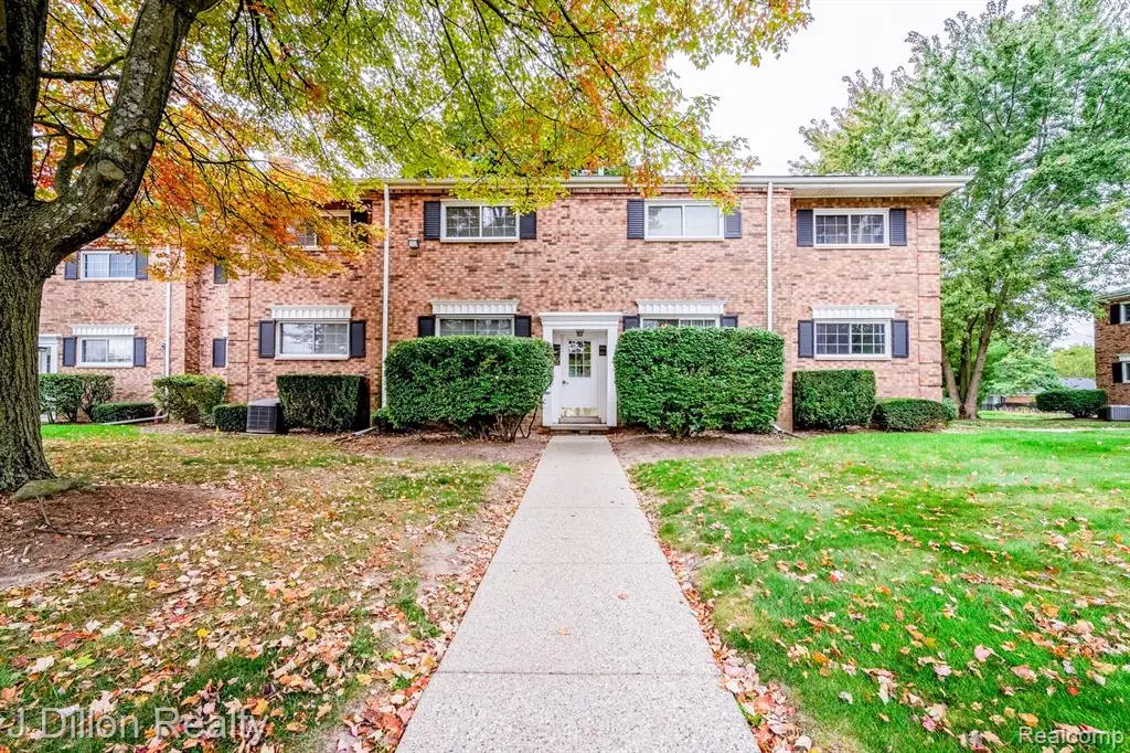 653 E Fox Hills #49, Bloomfield Hills, MI  - Image #1