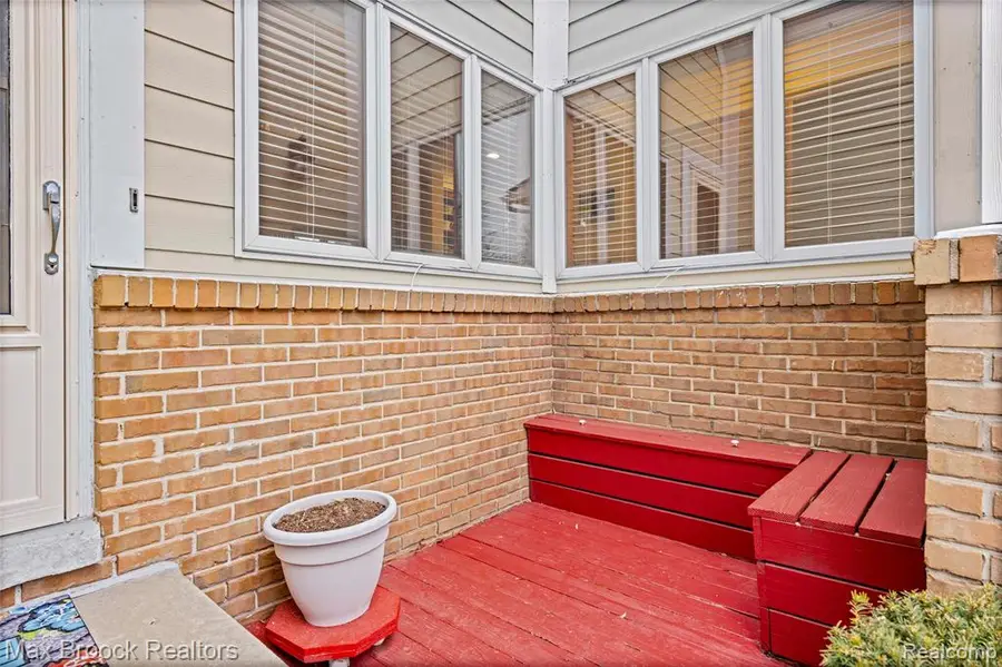 35282 Meadow, Farmington Hills, MI  - Image #3