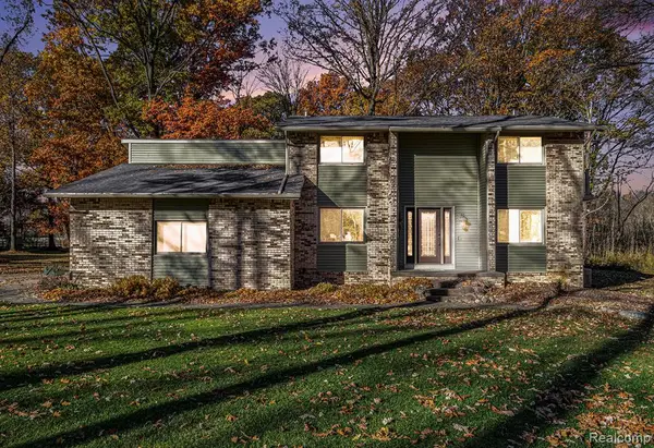 2713 Coyote, Milford, MI 