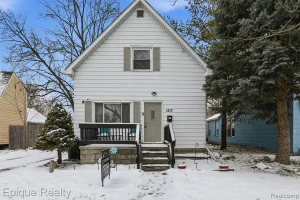 1213 Gillett St., Port Huron, MI 48060