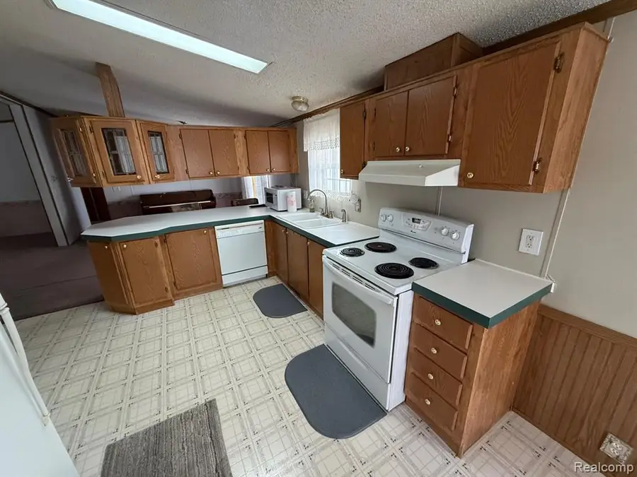 11359 Lake, Fenton, MI 48430 - Image #2