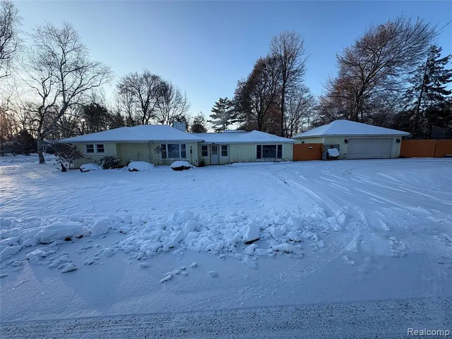 2374 Bradford, Grand Blanc, MI  - #2