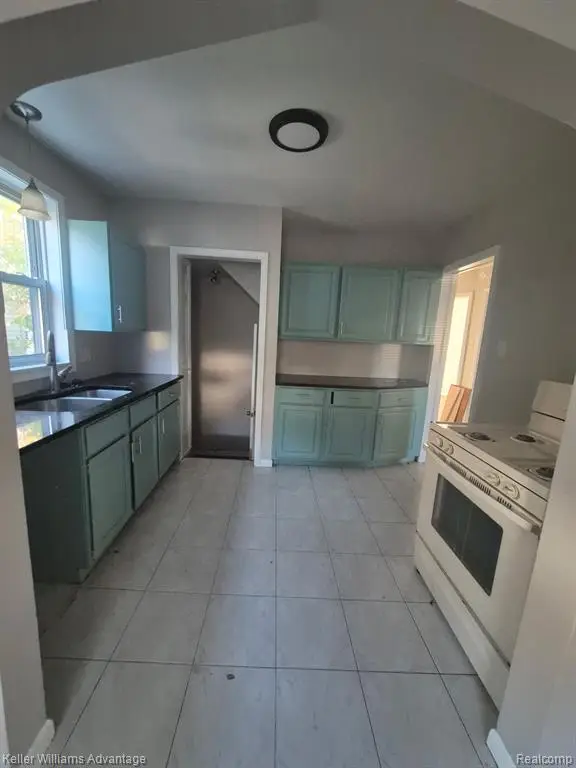 20032 Elkhart, Harper Woods, MI  - Image #3