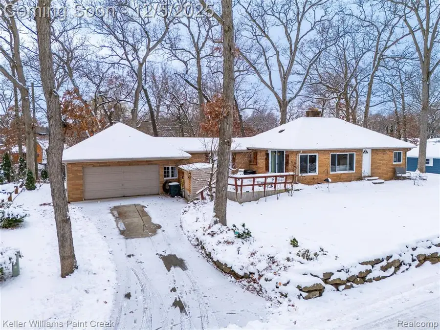 915 Dollar Bay, Lake Orion, MI  - Image #2