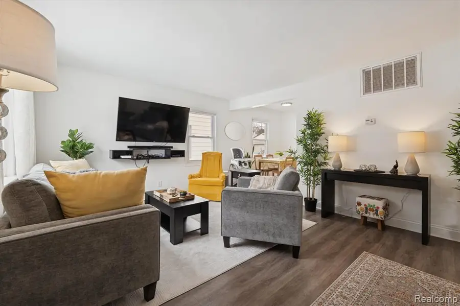 1004 E Otis, Hazel Park, MI  - #3