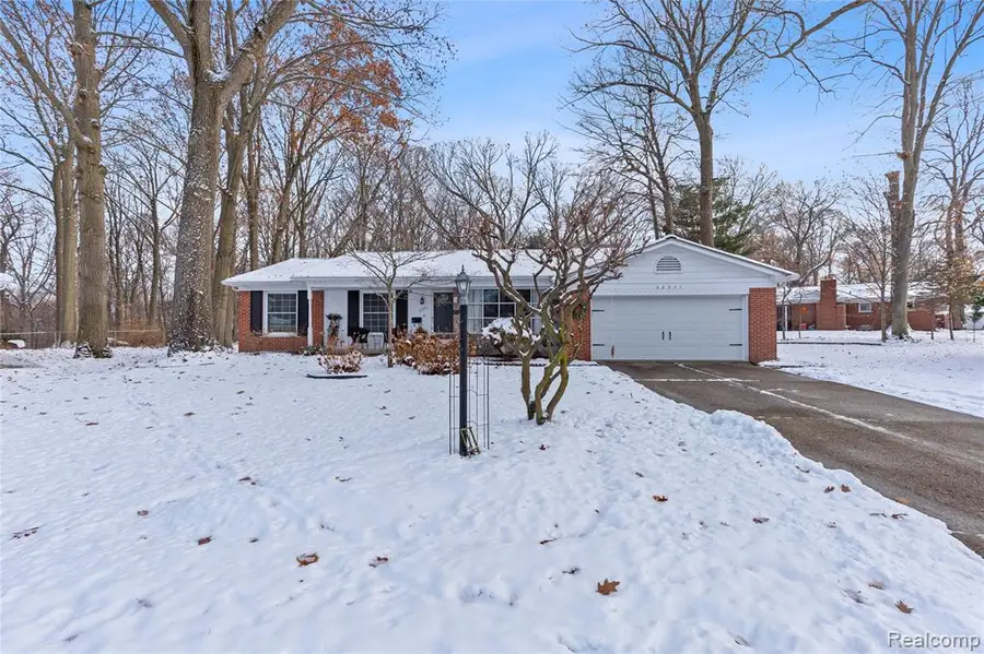 32951 Myrna, Livonia, MI  - Image #2