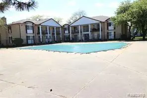 29257 Hayes #J6, Warren, MI 48088 - Image #2