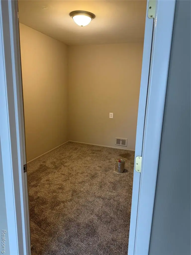 29257 Hayes #J6, Warren, MI 48088 - Image #3
