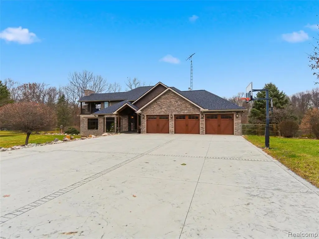 3316 W Newark, Lapeer, MI  - Image #1