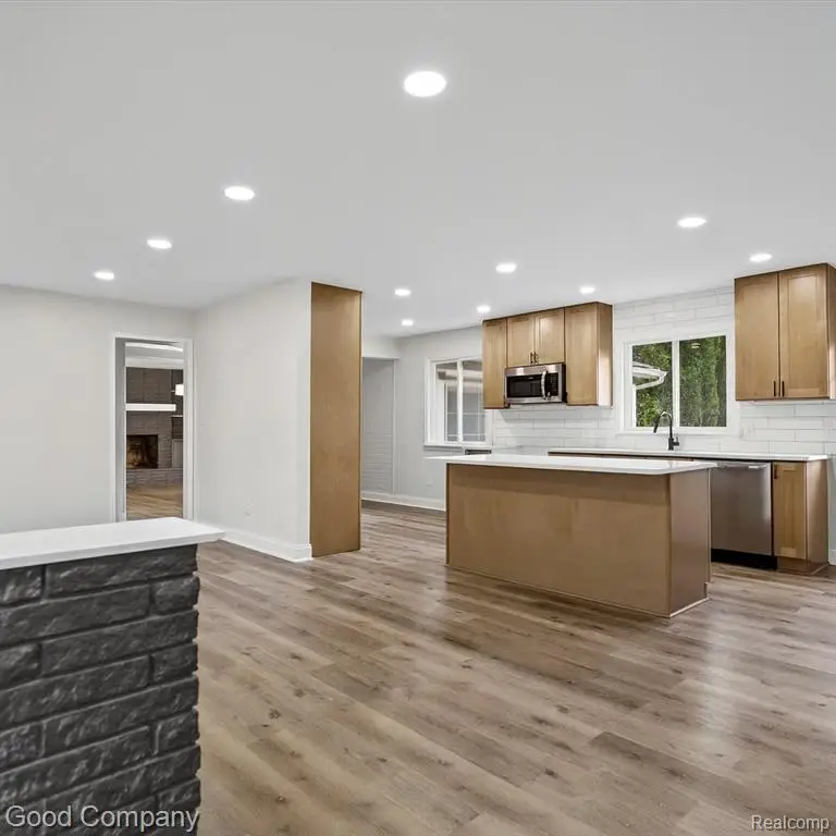 32 Shagbark, Rochester Hills, MI  - Image #2