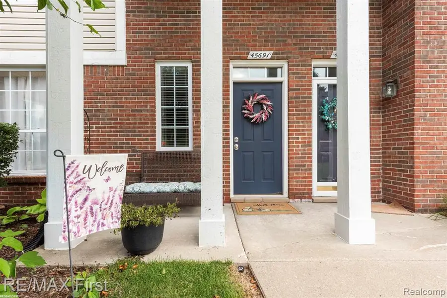 45691 Heather Ridge, Macomb, MI  - Image #2