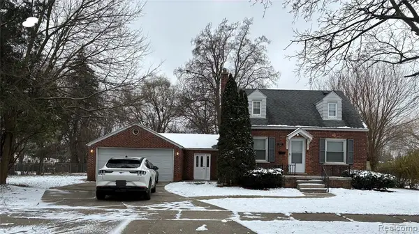 18736 Huntington, Harper Woods, MI 