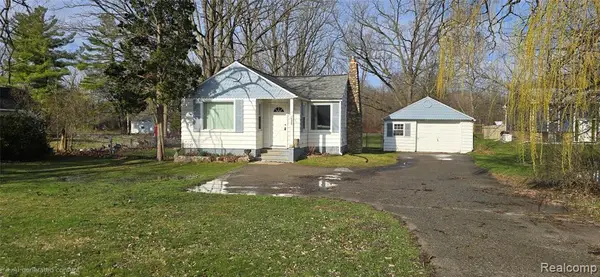 5366 Van Slyke, Flint, MI 48507