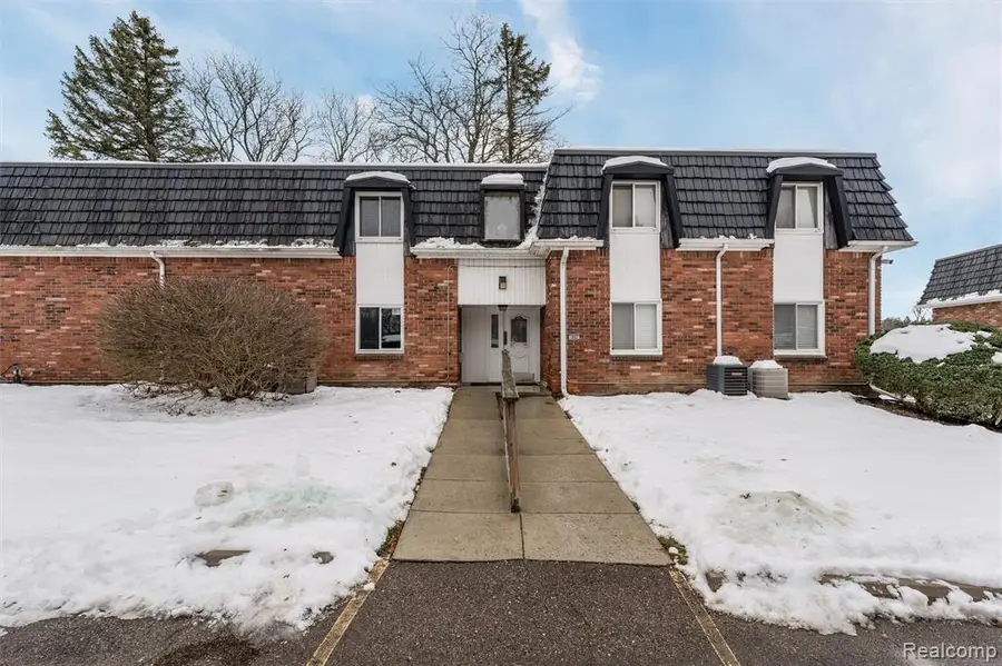 1862 Colonial Village, Waterford, MI  - Image #2