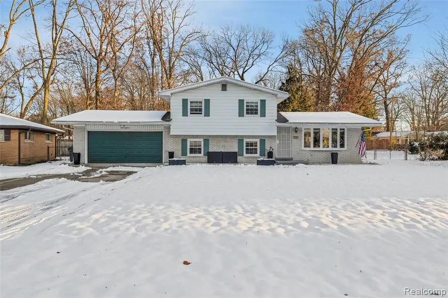 6018 Brynthrop, Shelby Charter Township, MI  - Image #2