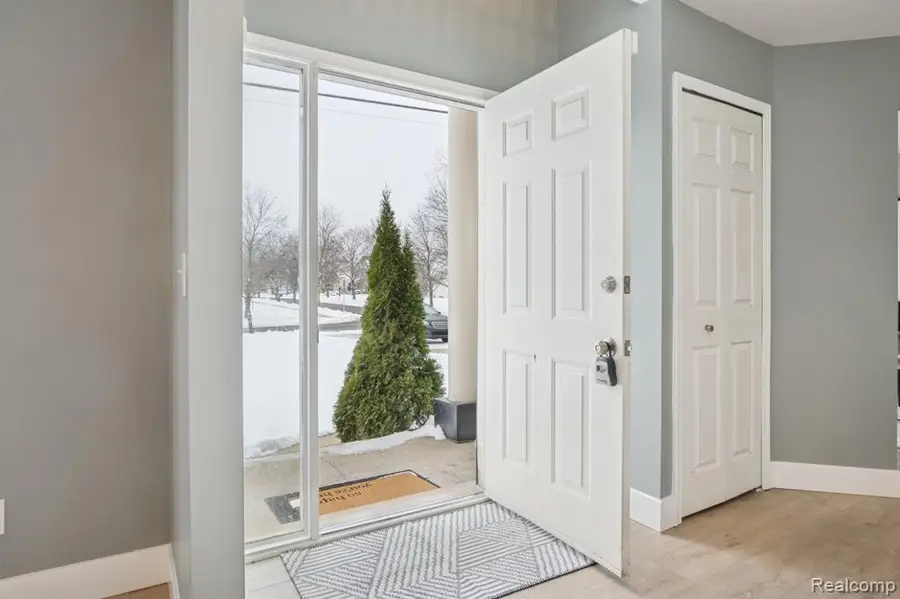 1040 Drakeshire, Commerce Township, MI  - Image #3