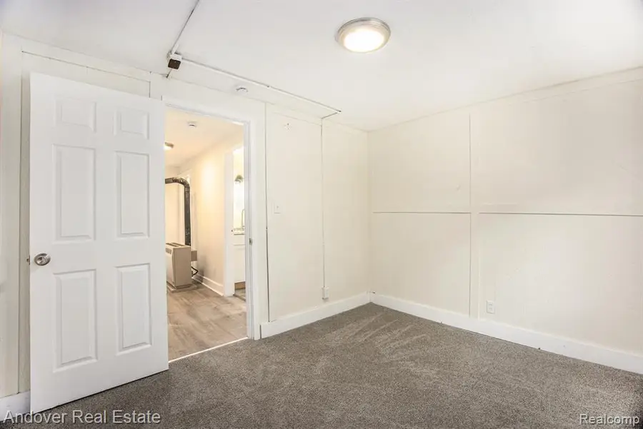 449 W Evelyn, Hazel Park, MI  - Image #3