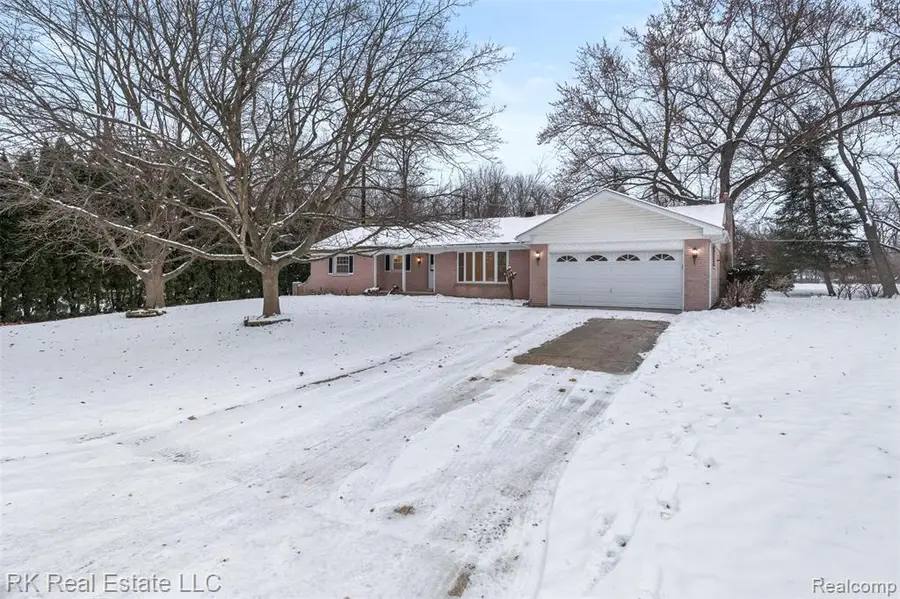 5558 Meadow, Shelby Charter Township, MI  - Image #2