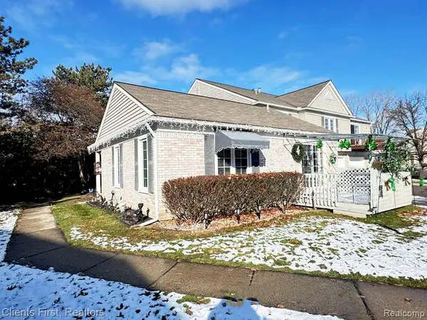 37421 Stonegate #33, Clinton Township, MI 