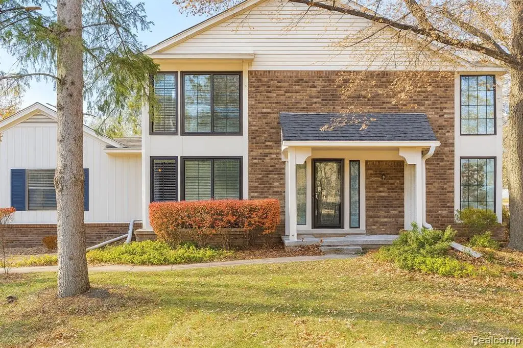 7174 Creeks Crossing, West Bloomfield, MI  - Image #1