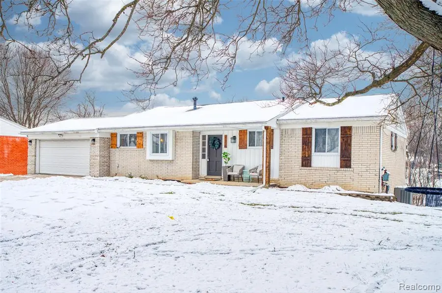 29258 Geraldine, Farmington Hills, MI  - Image #3