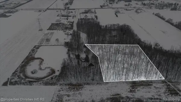 2792 Midway, Saint Clair, MI 48079