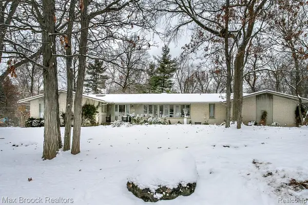 31310 E Stonewood, Farmington Hills, MI 48334