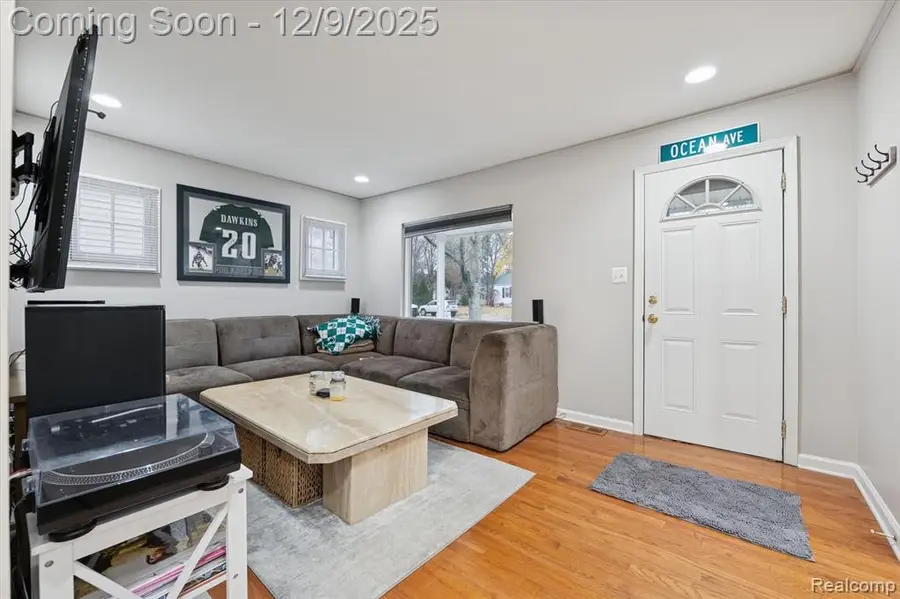 537 Andresen, Hazel Park, MI  - #2