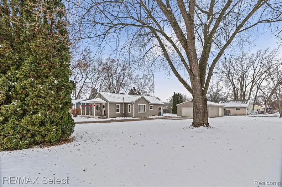 2253 Russell, Grand Blanc, MI  - Image #2