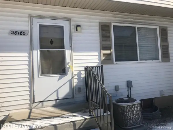 28185 Raleigh Crescent #106, Chesterfield, MI 