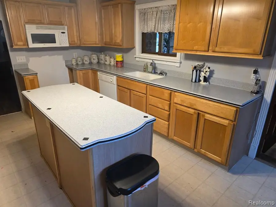 721 Lee, Vicksburg, MI  - Image #3