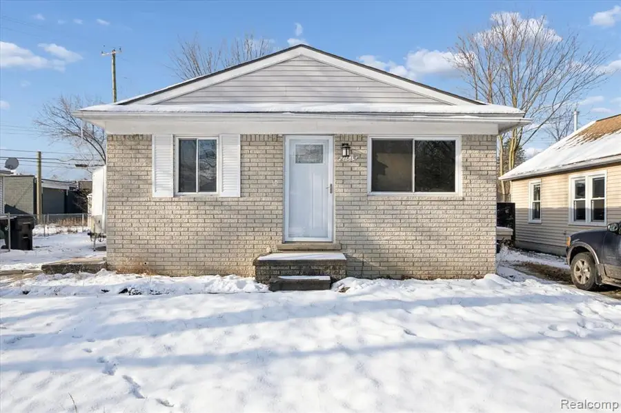 21615 Colgate, Farmington Hills, MI  - Image #2