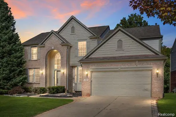 7567 Windgate, West Bloomfield, MI 