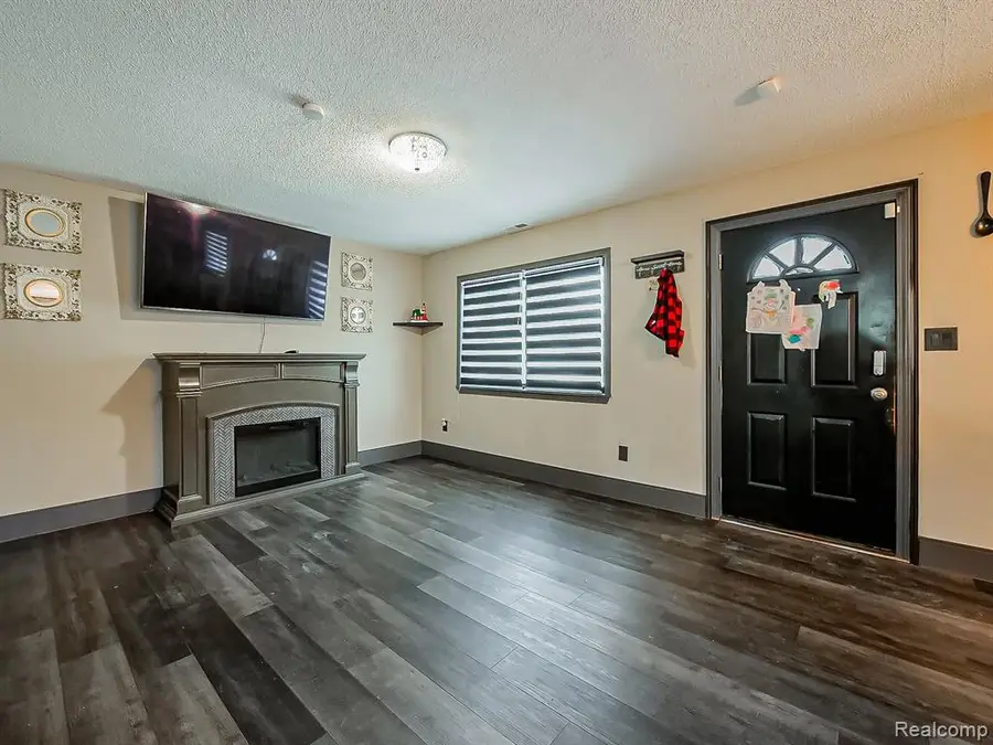 6087 N Parent, Westland, MI  - #2