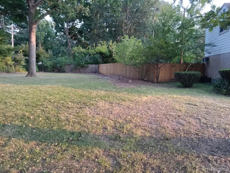 20800 Parklawn, Oak Park, MI 48237 - Image #3